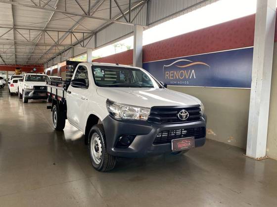 TOYOTA HILUX 2.8 D-4D TURBO DIESEL CS 4X4 MANUAL TOYOTA HILUX 2.8 D-4D TURBO DIESEL CS 4X4 MANUAL